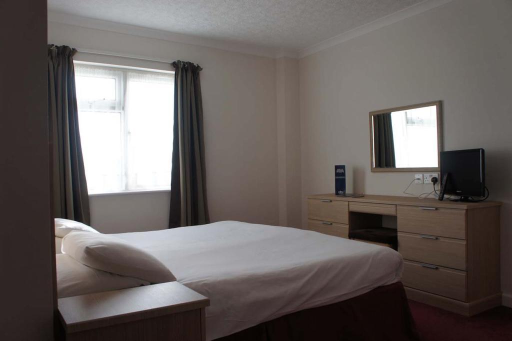 Mountview Hotel Express 圣赫利尔泽西 外观 照片